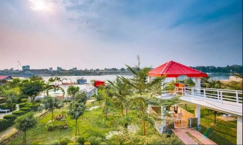 La Riveria Resort